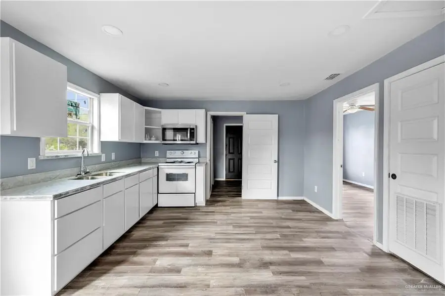 321 E 3rd Street, San Juan, TX 78589 - Image #3