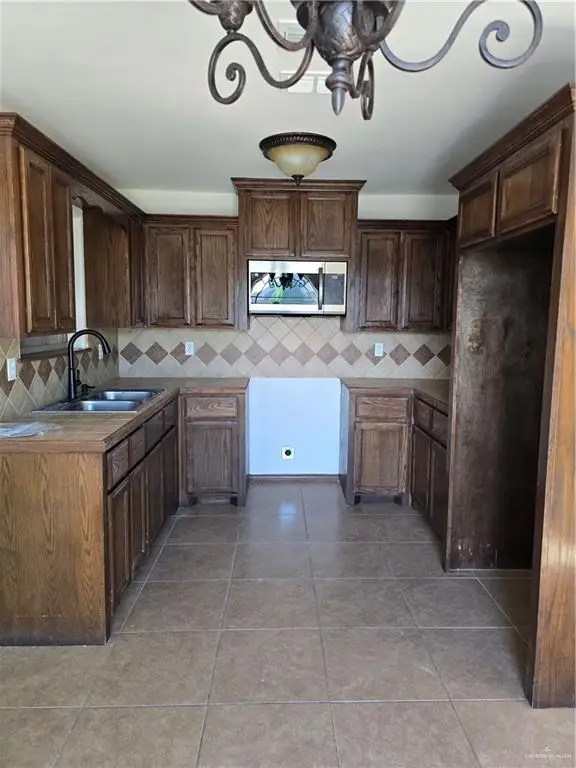 1004 Ivory Avenue, Rio Grande City, TX 78582 - Image #3