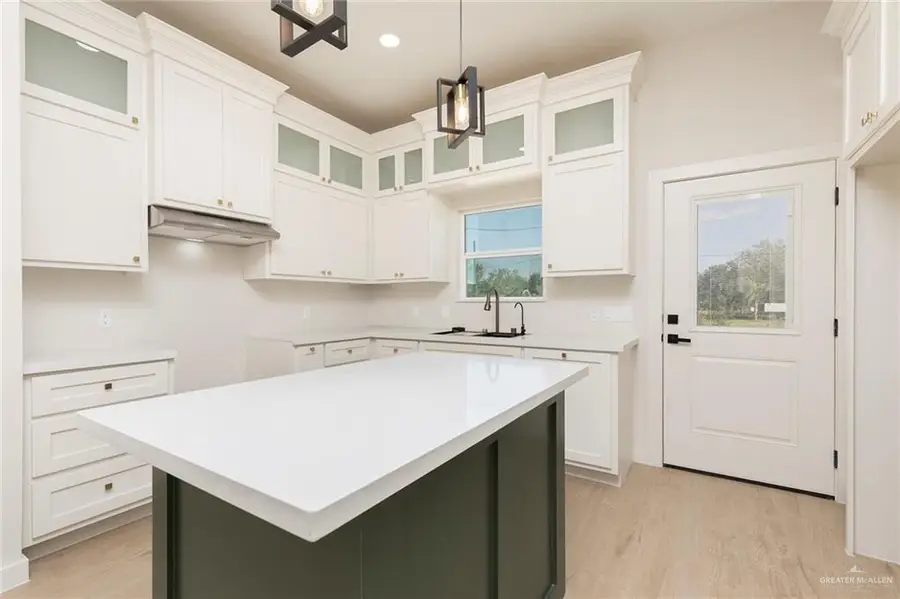 714 Iowa Avenue, Mercedes, TX 78570 - Image #2