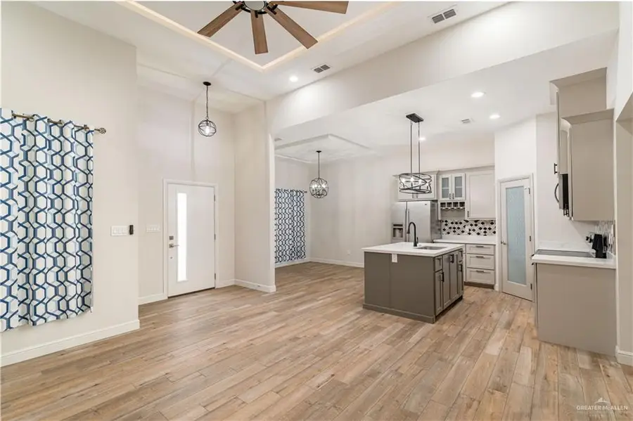 909 W Sycamore Avenue, Mission, TX 78573 - #2