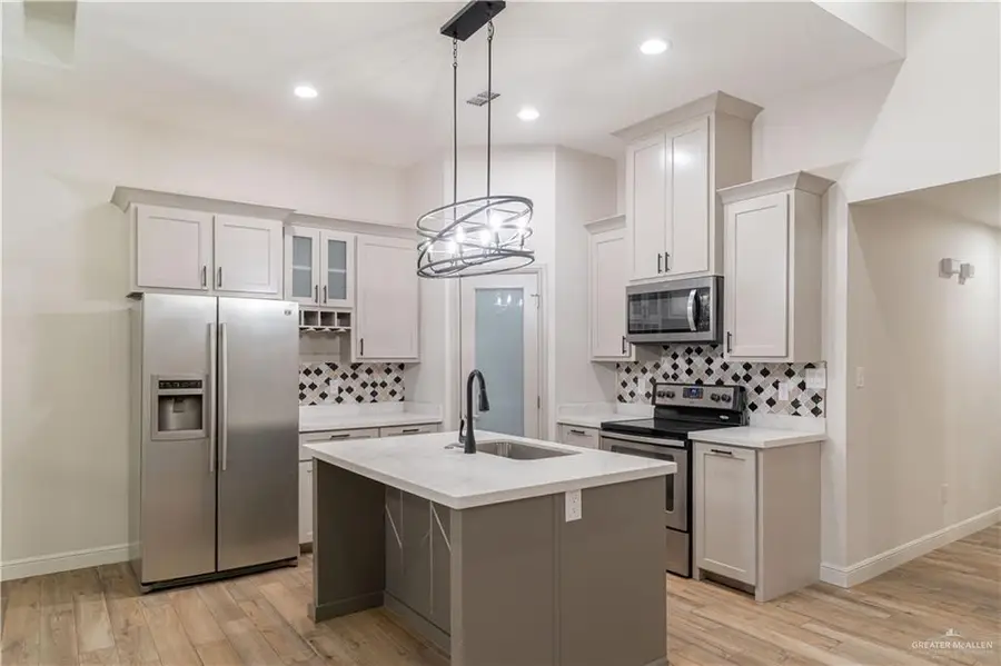 909 W Sycamore Avenue, Mission, TX 78573 - #3