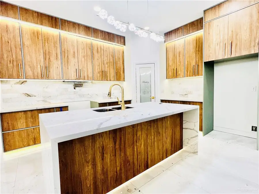 1906 Hole No. 6 Street, Mission, TX 78572 - Image #3