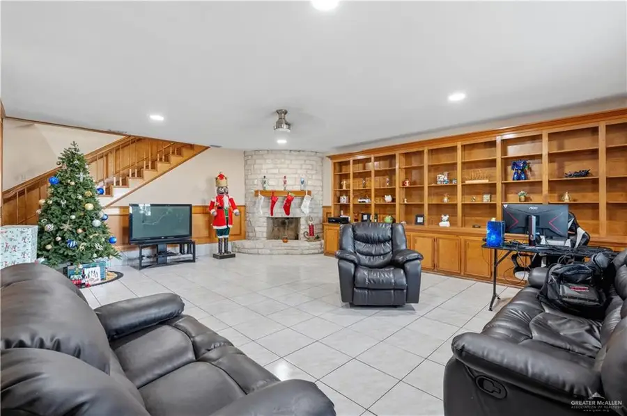 509 E Palma Vista Drive E, Palmview, TX 78572 - Image #2