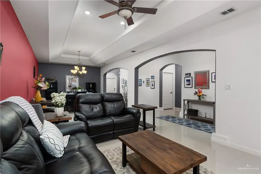 125 E Yucca Avenue, McAllen, TX 78504 - Image #2