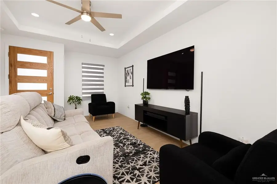 1527 W B Street, Mission, TX 78572 - Image #2