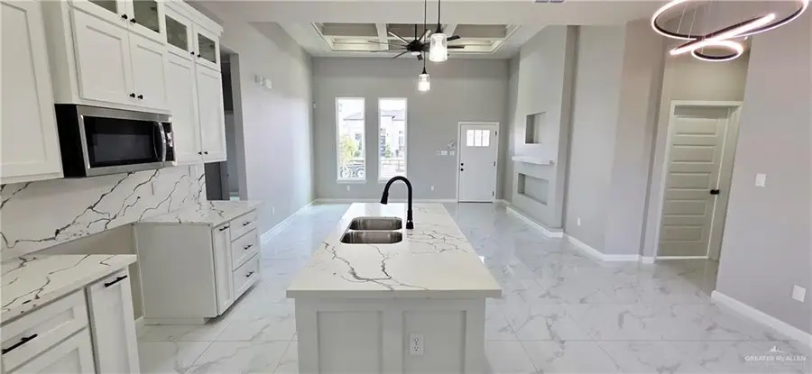 2019 Lime, San Juan, TX 78589 - Image #2