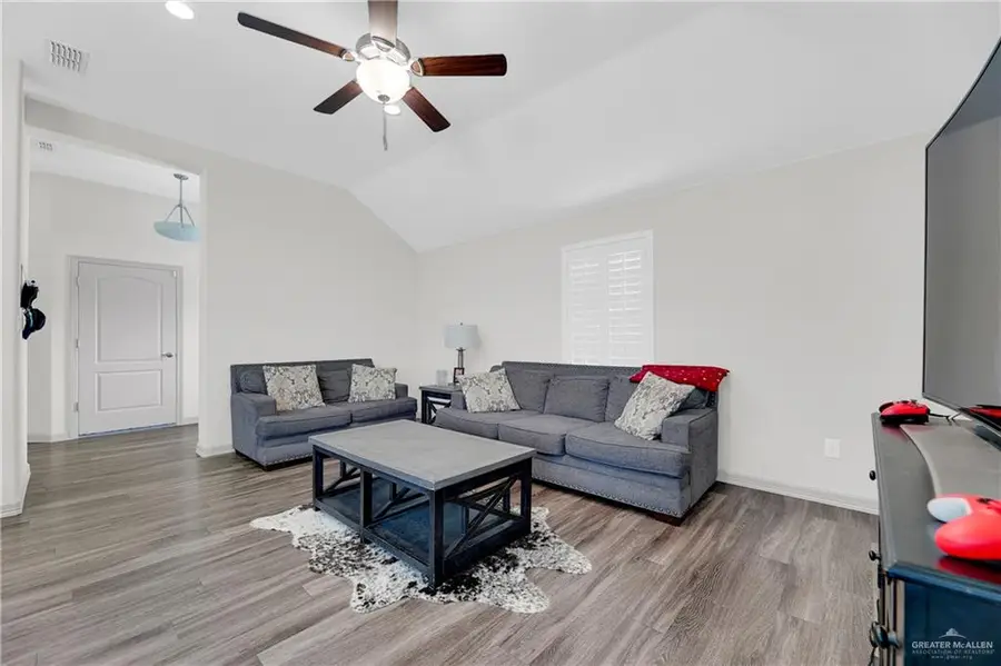 7805 N 40th Street, McAllen, TX 78504 - Image #2