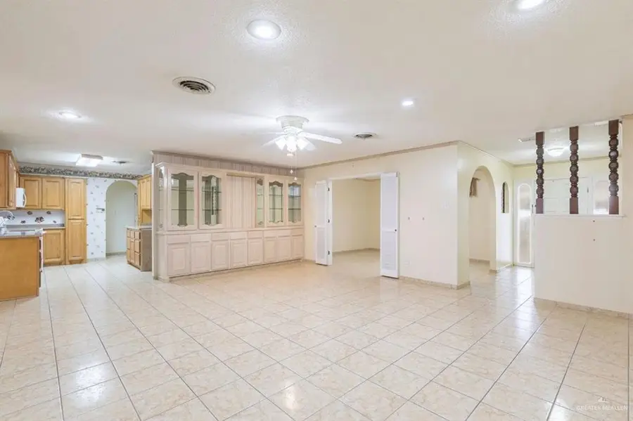 313 W Highland Avenue W, McAllen, TX 78501 - #2