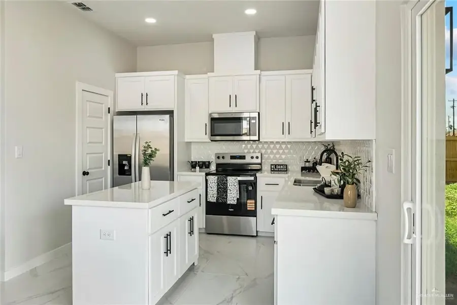 2301 N Gaytan Avenue, Edinburg, TX 78542 - Image #3