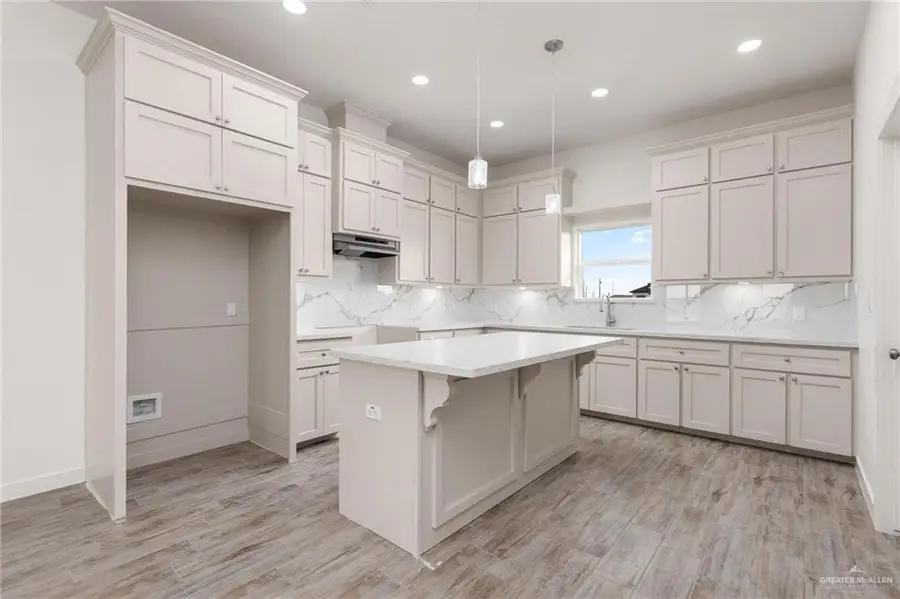 349 Barcelona Street, Donna, TX 78537 - Image #2