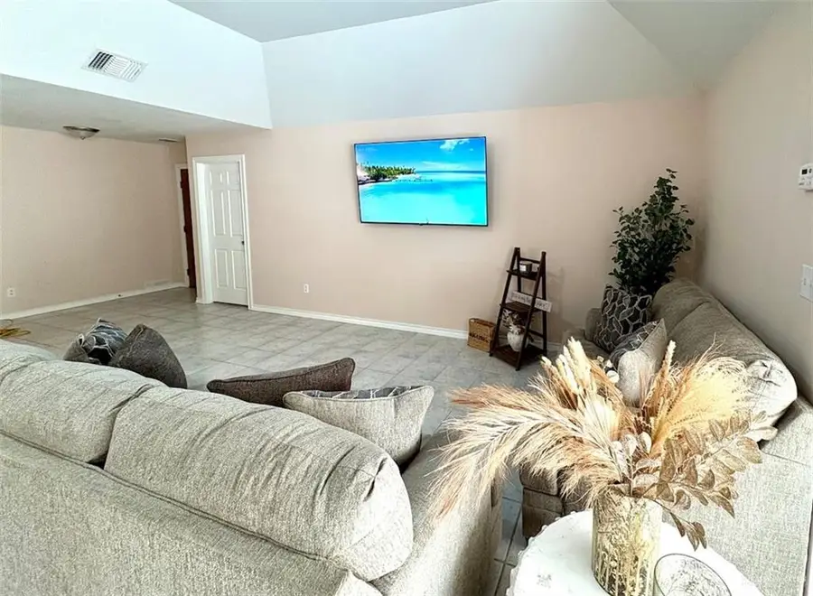 419 Country Club Drive, Alamo, TX 78516 - Image #3