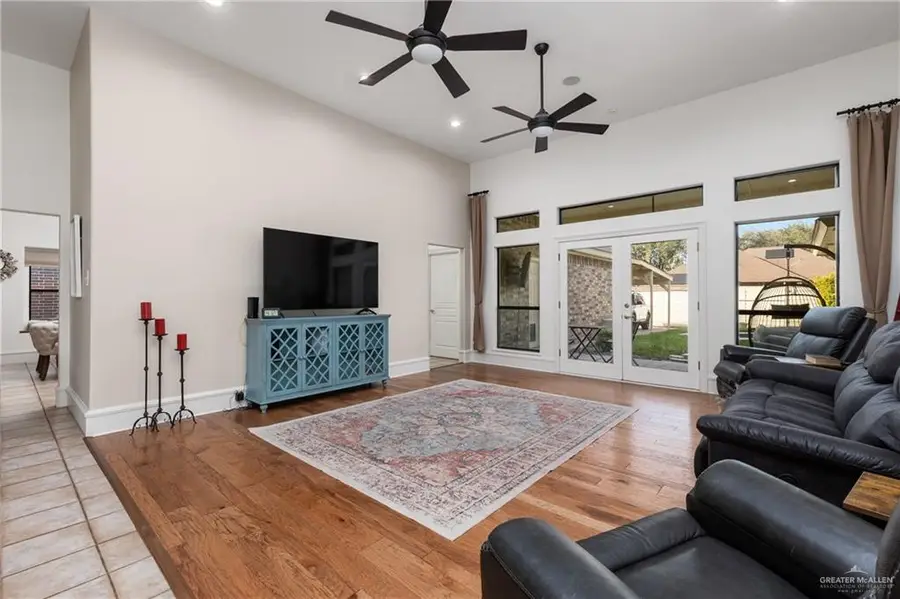 413 E Bluebird Avenue, McAllen, TX 78504 - Image #2