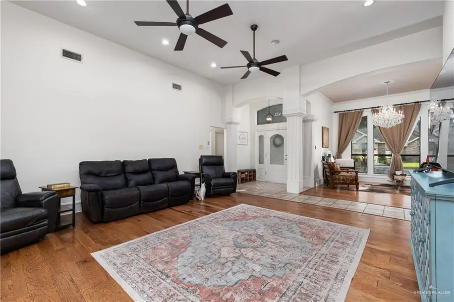 413 E Bluebird Avenue, McAllen, TX 78504 - Image #3