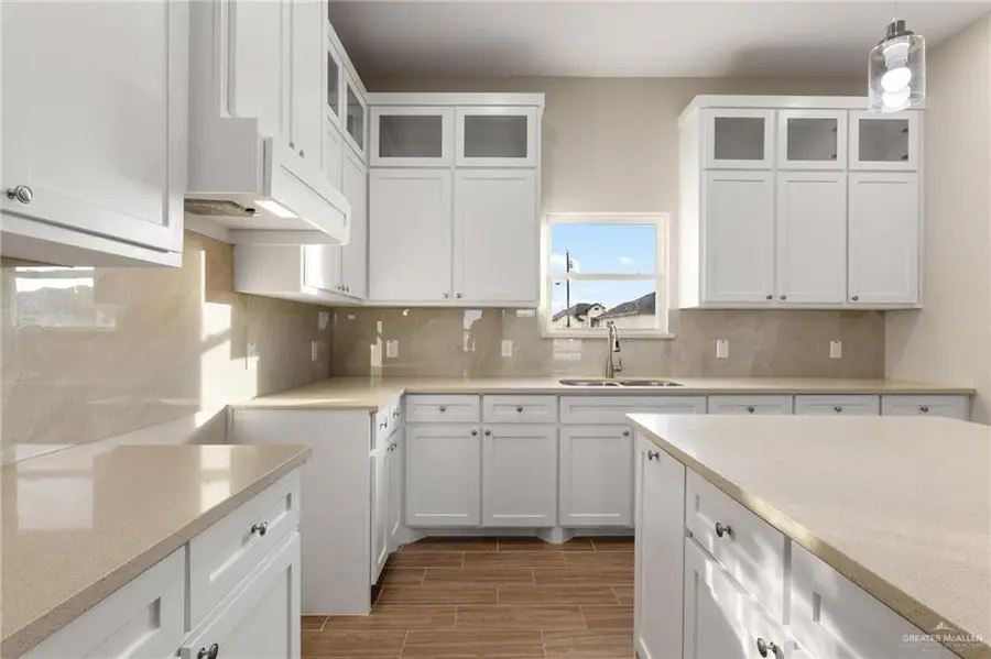 343 Barcelona Street, Donna, TX 78537 - Image #2