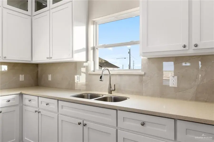 343 Barcelona Street, Donna, TX 78537 - Image #3