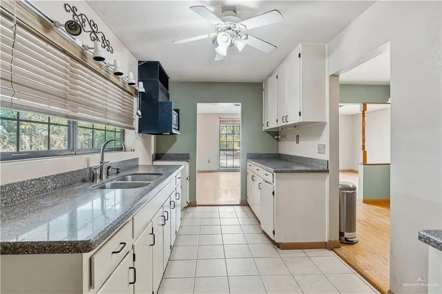 318 E Samano Street, Edinburg, TX 78539 - Image #3