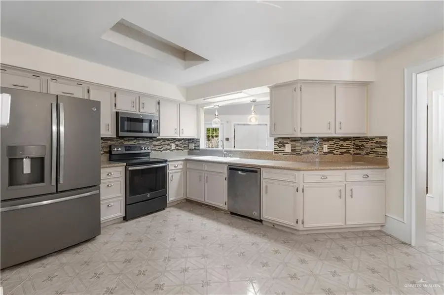 2908 Swallow Avenue, McAllen, TX 78504 - Image #2