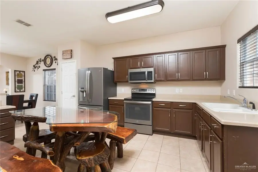 2600 Lincoln Avenue, Mission, TX 78574 - Image #2