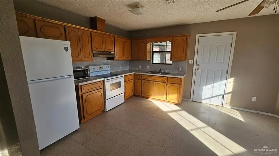 1208 E Camelia Avenue, Hidalgo, TX 78557 - #2