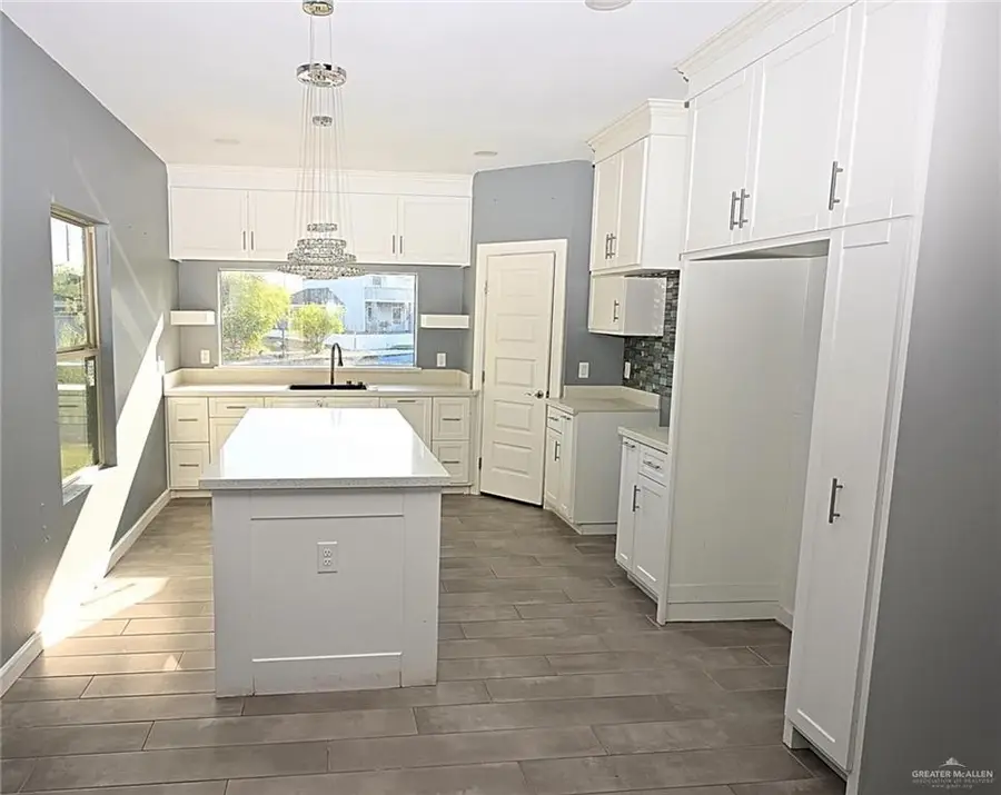 513 N Kika De La Garza Boulevard, La Joya, TX 78560 - #3