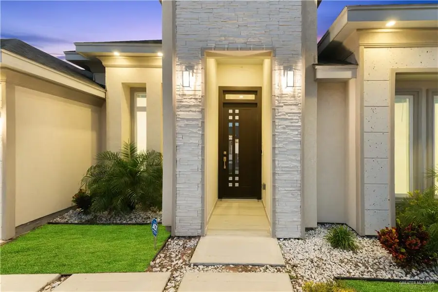 6105 N Pedaso Del Sol Street, Edinburg, TX 78542 - Image #2