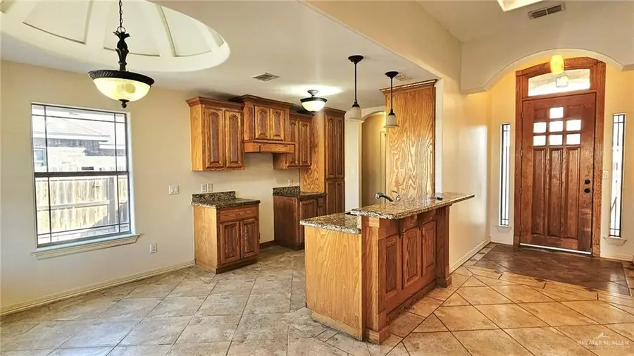 1004 W F Street, Mission, TX 78572 - #2