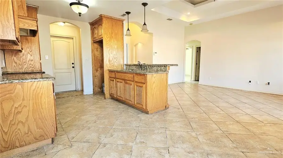 1004 W F Street, Mission, TX 78572 - #3