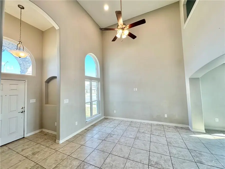 404 Central Park Street, Edinburg, TX 78541 - Image #3