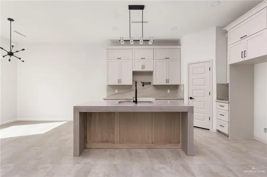 2113 Zinnia Street, Weslaco, TX 78596 - Image #2