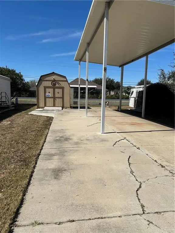 2524 W Bobolink Circle W, Palmview, TX 78572