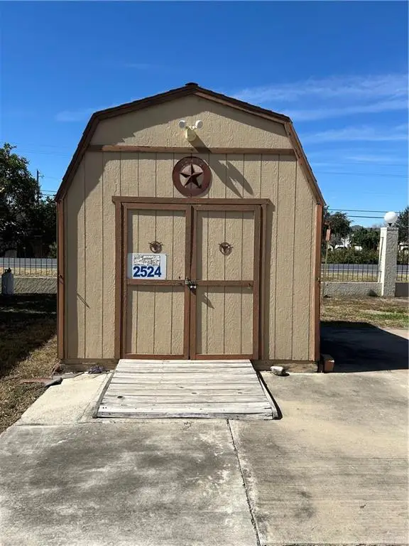 2524 W Bobolink Circle W, Palmview, TX 78572 - Image #2