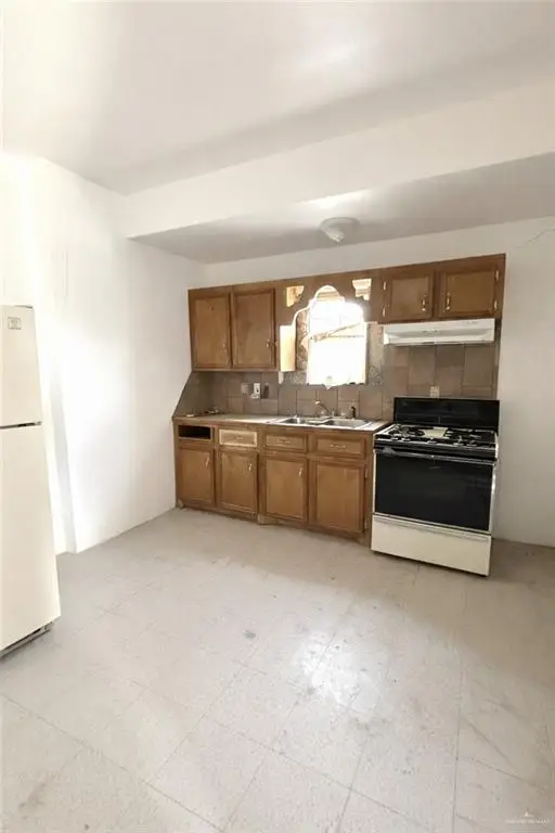 207 Loma Blanca Street, Rio Grande City, TX 78582 - #2