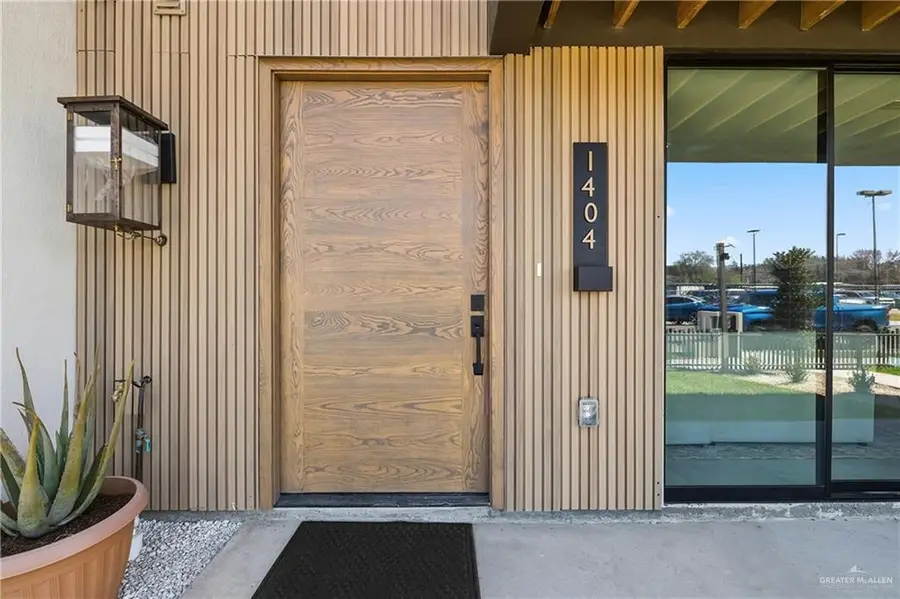 1404 S 7th Avenue, Edinburg, TX 78539 - #2