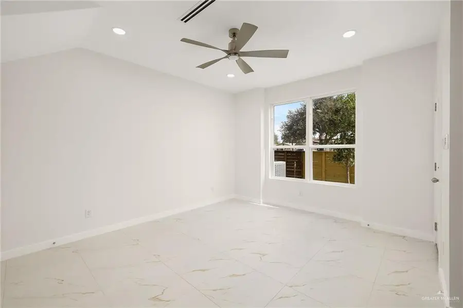 916 S Bicentennial Boulevard, McAllen, TX 78501 - #3