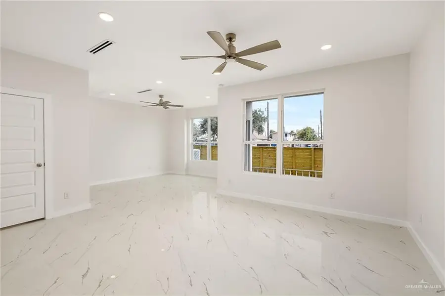 918 S Bicentennial Boulevard, McAllen, TX 78501 - #2