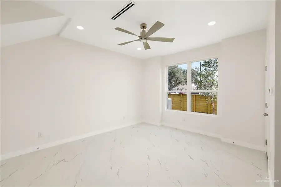 918 S Bicentennial Boulevard, McAllen, TX 78501 - #3