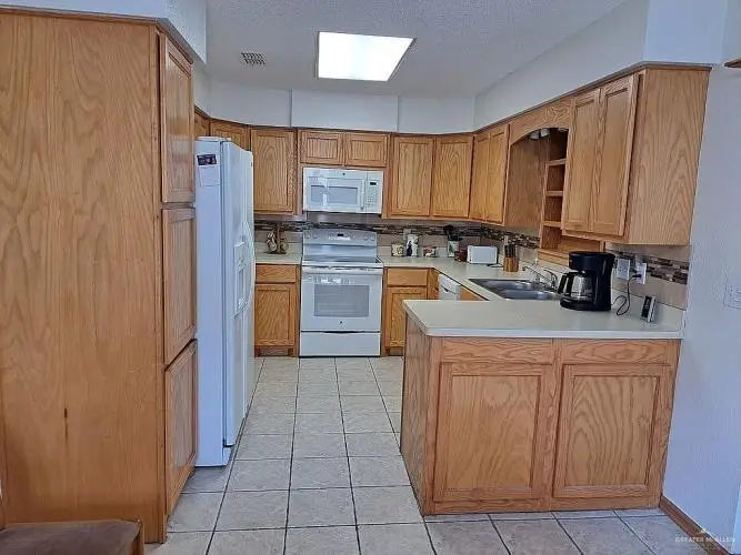 407 Saturn Street, Mission, TX 78572 - #3