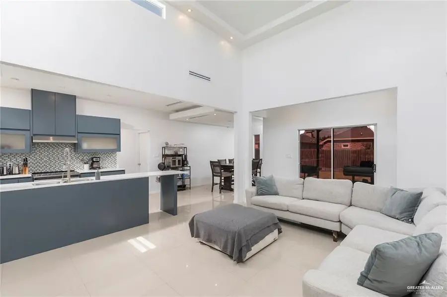 2716 April Avenue, Edinburg, TX 78541 - #3