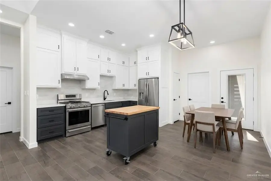 703 W 25th Street, Mission, TX 78572 - #3