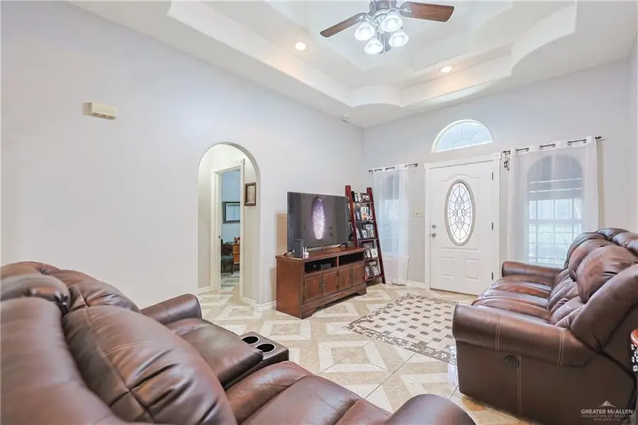 209 E Clinton Avenue, Mission, TX 78573 - #3