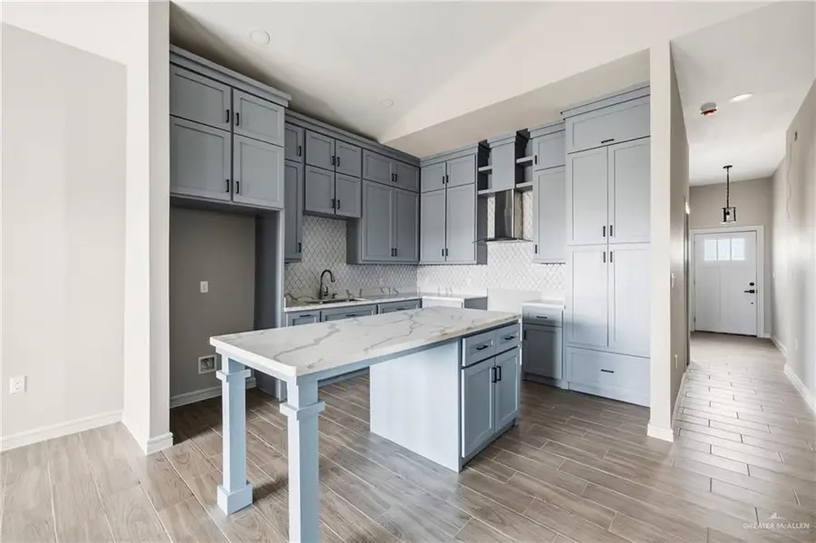 2320 Thornton Avenue, Mission, TX 78574 - #3