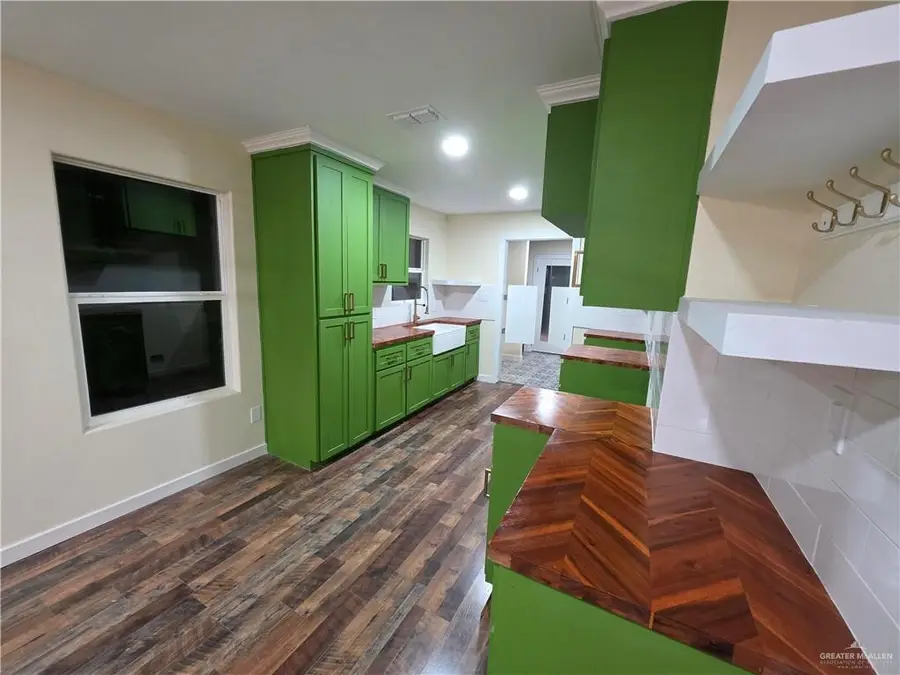 808 S 15th Avenue, Edinburg, TX 78539 - #3