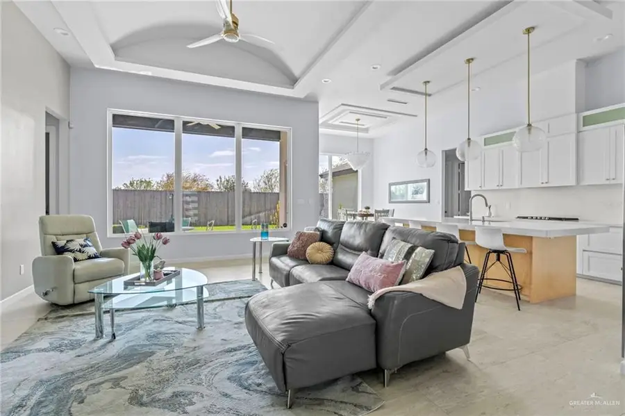 2214 E 6th Street E, Mission, TX 78572 - #3