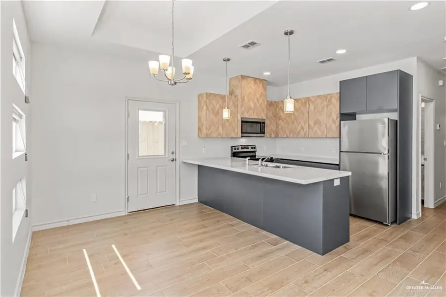 215 W Diamond Avenue, Mission, TX 78573 - #3