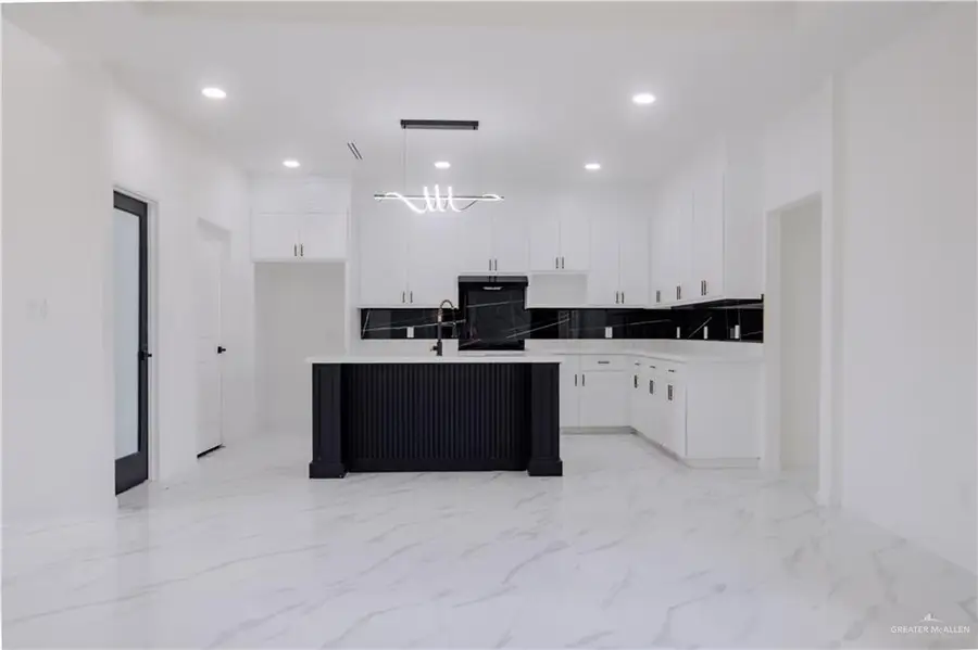 2310 E Sabinal Avenue, Hidalgo, TX 78544 - #3