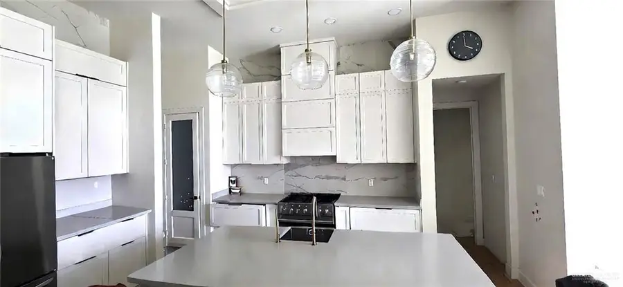 2208 E 8th Street, Mission, TX 78572 - #2