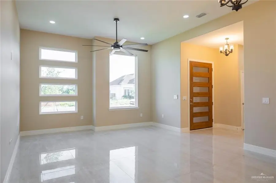 601 W La Pointe Avenue, Mission, TX 78573 - #3