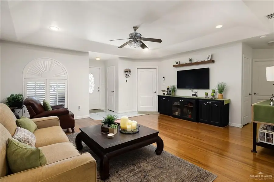 1413 E 2nd Street, Mission, TX 78572 - #3