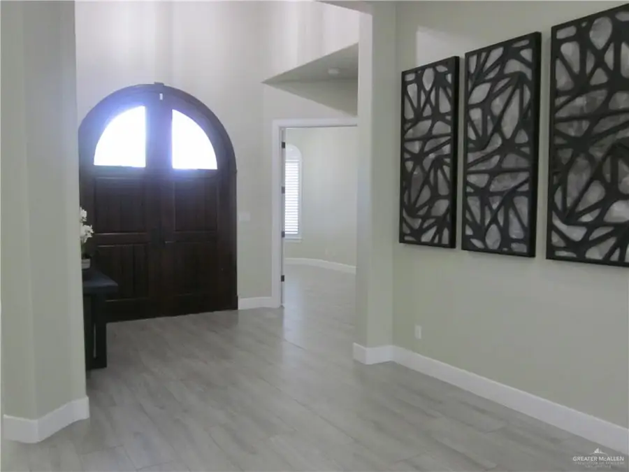 611 S 1st Lane, McAllen, TX 78501 - #2