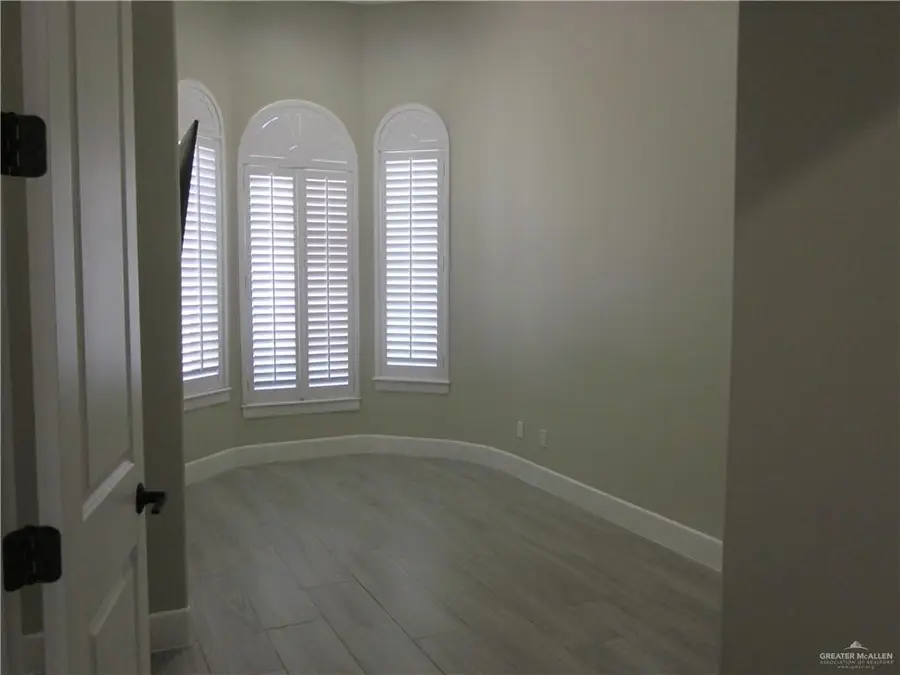 611 S 1st Lane, McAllen, TX 78501 - #3